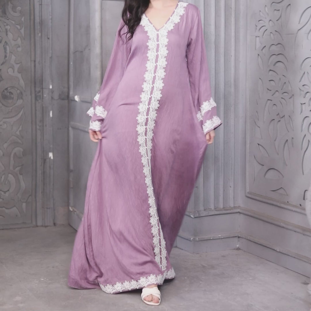 
                  
                    Load and play video in Gallery viewer, White Lacework Jalabiya Lilac Pink Arabic Style Kaftan
                  
                